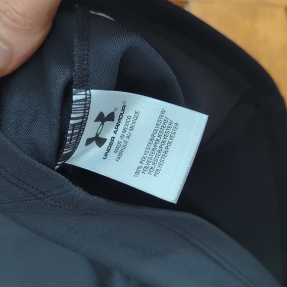 Under Armour Sleeveless V Neck Athletic Golf Tennis Tank Top Size M Black - Picture 3 of 6